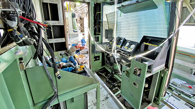 乗務員室内機器の改造